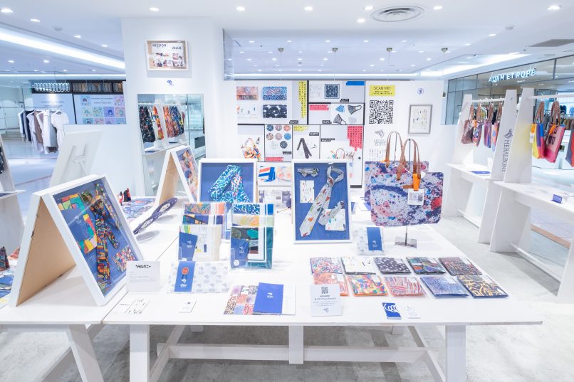 HERALBONY WALL ART POP UP STORE